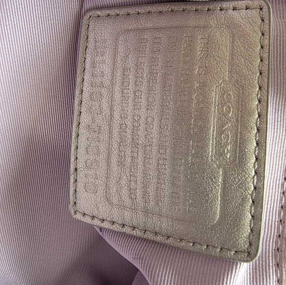 Elegant Coach Silver- Gray Tote Bag Violet Lining - Picture 4 of 14